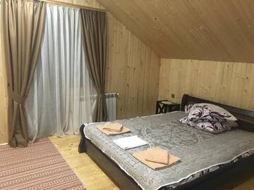 Фото номера Двухместный номер с 1 кроватью или 2 отдельными кроватями, вид на горы Гостевой дом Приватна садиба Шаянське джерело г. Шаян 2